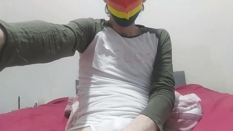 Gay Scottish twink Sammy Andrews: Sammy andrews lagi asik fingering memeknya sendiri pakai kondom bekas