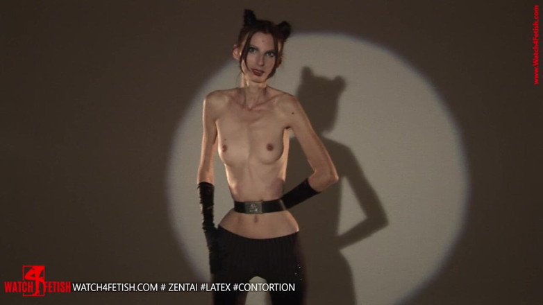 Giant Fem: Sexy Nude Shots in the Studio