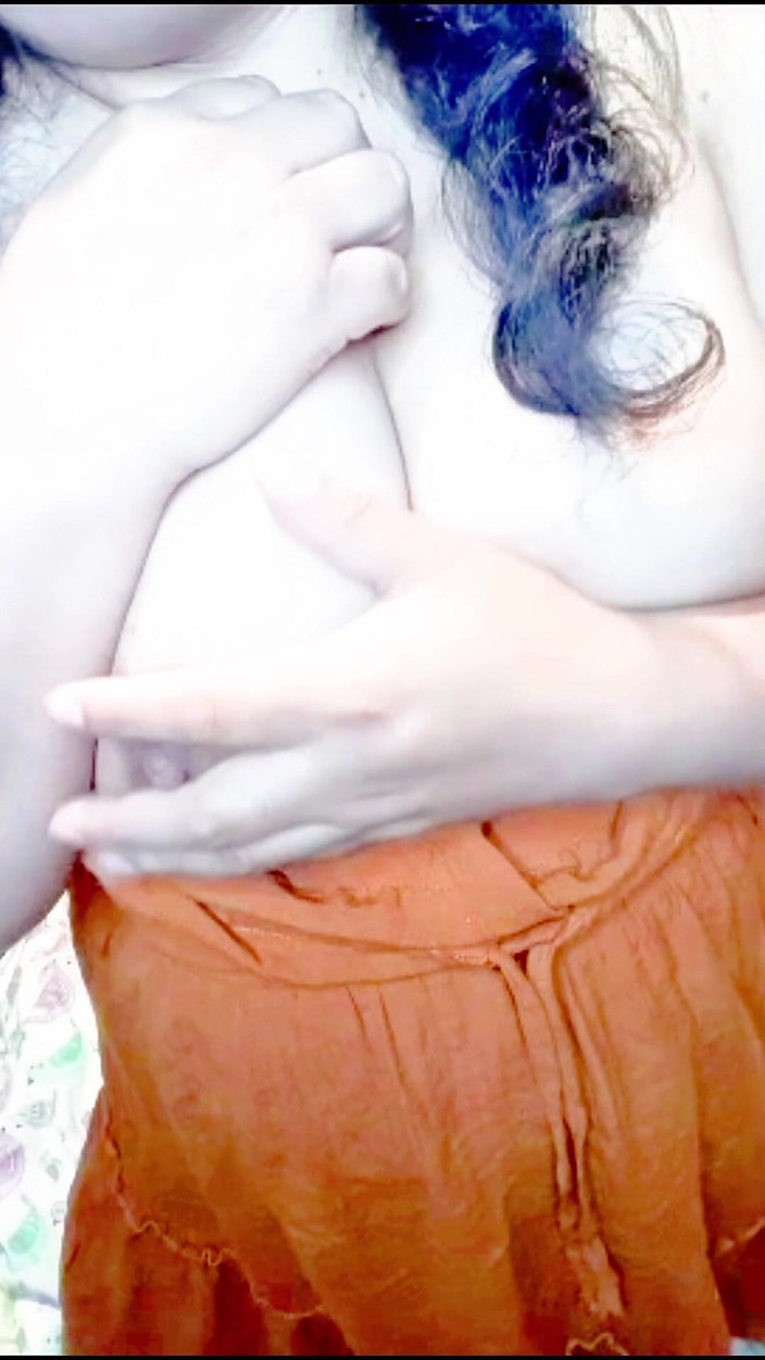 Sofixxx: 胖乎乎的女孩，渴望鸡巴和大奶