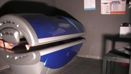 Crunch Boy: Due ragazzi gay sexy scopano nel solarium nella sauna