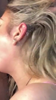 Różowe stringi Sex oralny