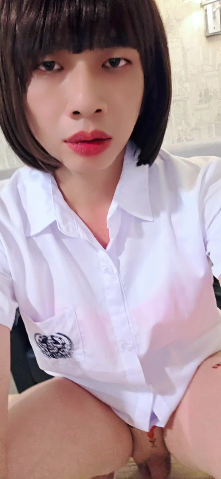 Taiwancdgirl: La donna in calze dell'ufficio usa il dildo e fa...