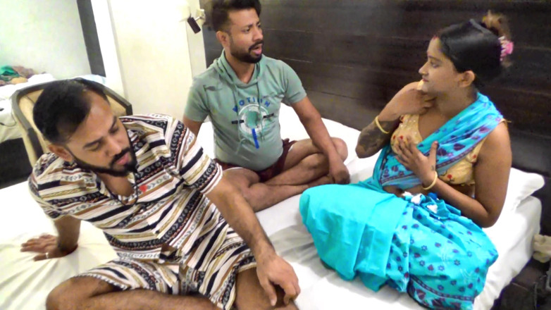 Anjalisingh_sexy: Two Friends Seduced Their Beautiful House Maid and Made a...