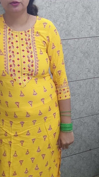 Une belle-mère indienne sexy baise son beau-fils coquin dans les toilettes, audio en hindi