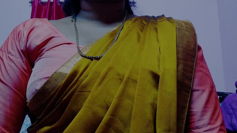 Desi Mohini: Pembantu rumah miang MILF desi Mohini berkongkek dengan pemilik muda