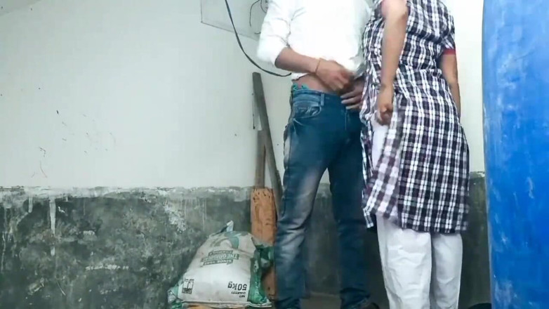 Fantacycutting: インドの学生少女がこっそり先生に電話して膣を犯される