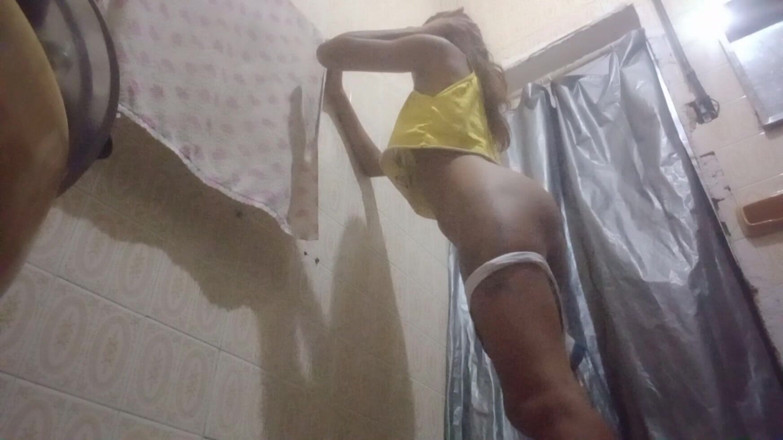 Karinamello: Delicioso follar con el padrastro en el baño 100% anal