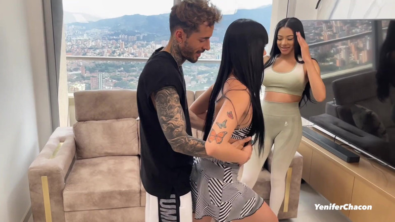 Yenifer Chacon: 2人のホットなベネズエラの女の子が彼らのパーソナルトレーナーとセックス