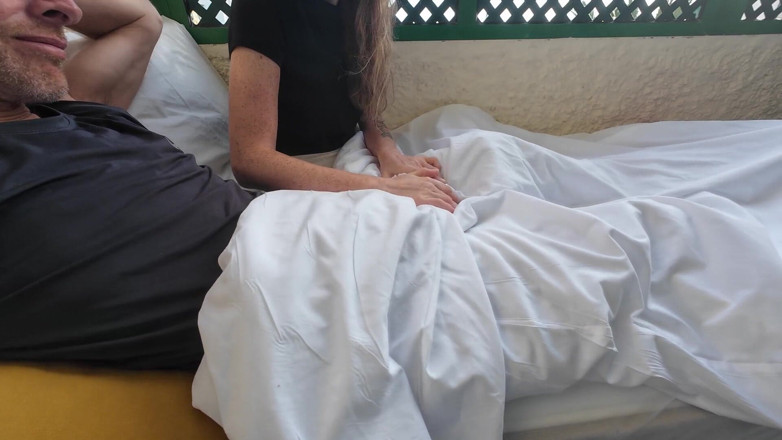 SkinnyWithAHugeDick: Provocando Su Gran Polla En El Balcón De Nuestro Hotel