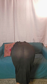 Mia Niqab se třese a ohýbá