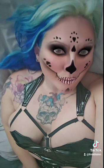 Livie Blainn: सेक्सी हैलोवीन आ रही है
