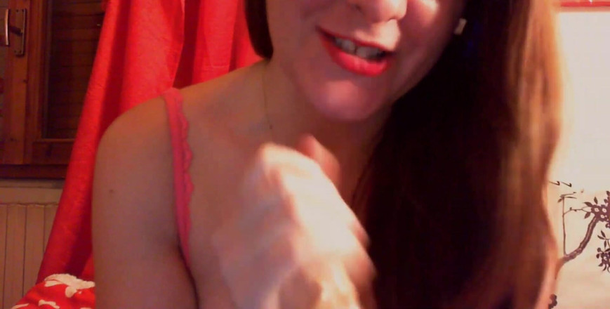 Nicoletta Embassi: Deine herrin trägt heute eine lila strumpfhose und will dich...