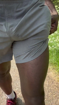 Det är 26 grader C. i mina shorts och inte bära underkläder. Min topp, lossnar också