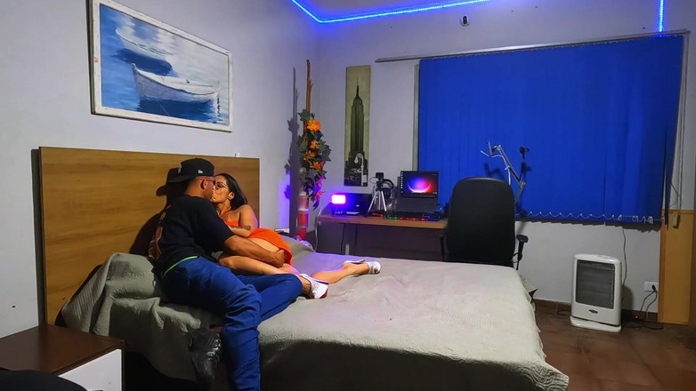 NatzinhaMorena: Pause dîner : elle voulait s’asseoir sur ma bite avant le...