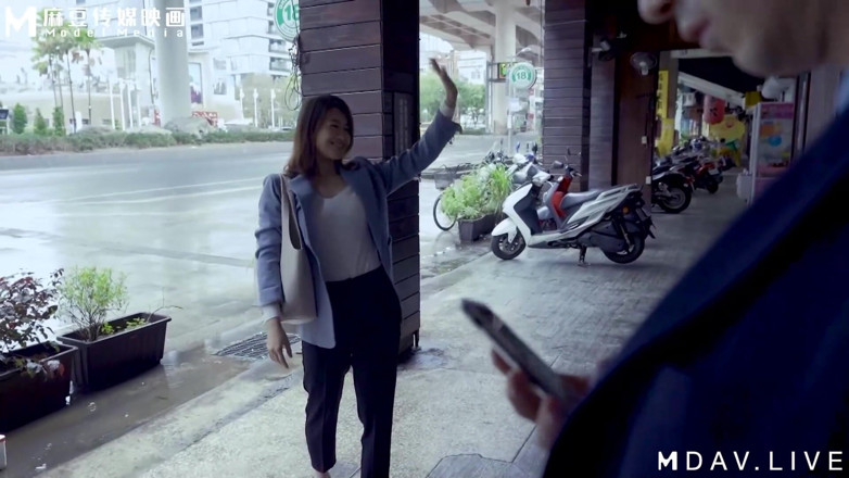 ModelMedia Asia: สามีที่ชอบแนว NTR ชวนเพื่อนร่วมงานของภรรยามาบ้านเพื่อเย็ดกับภรรยา!