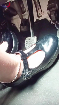 Jambes poilues, pompage de pédales