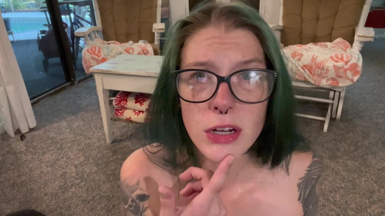 Missellie8: Salope affamée de noix