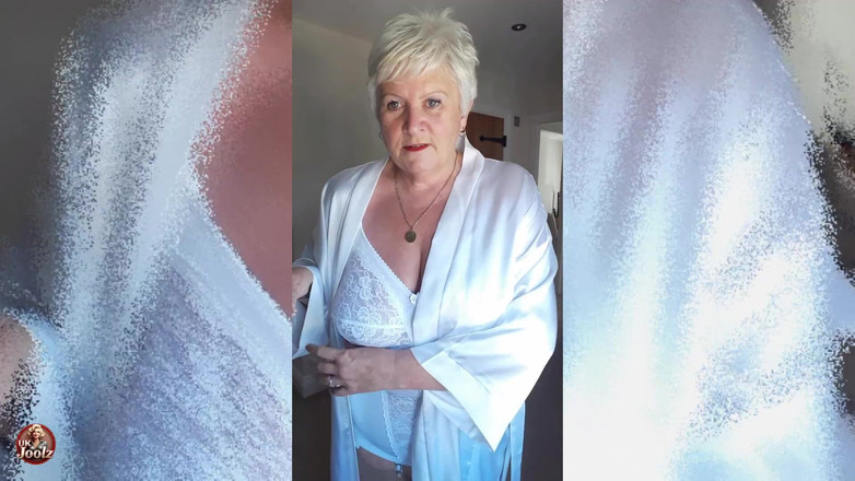 Uk Joolz: Adakah Awak Mahu Saya Jawab Pintu Untuk Awak Berpakaian Begini?