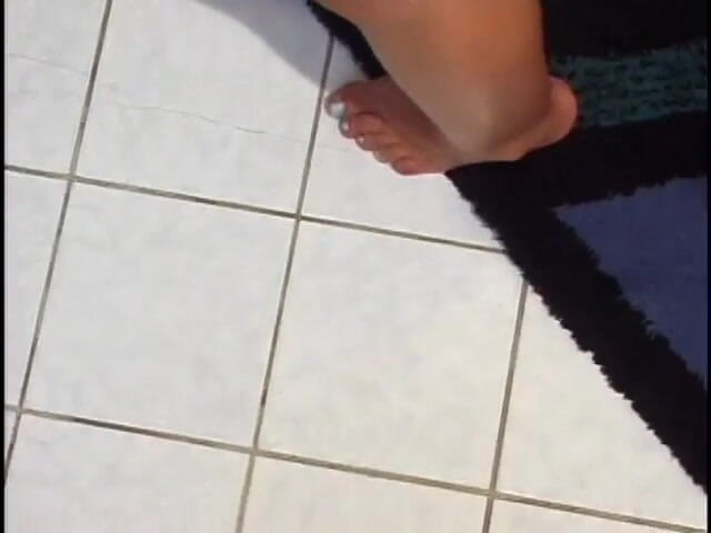 Fuck me Hard: Chick gets ass-fucked in bathroom