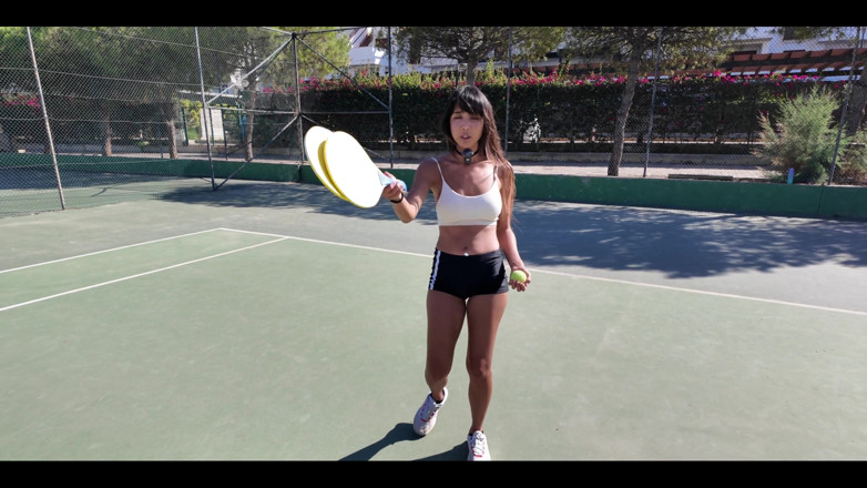 DaringKiara: Teman Saya Mengejutkan Saya Dengan Perjalanan Ke Gelanggang Tenis