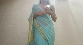 Isita onanerar i Saree