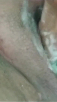 Sexy Filipina MILF Loves Making a Creamy Mess
