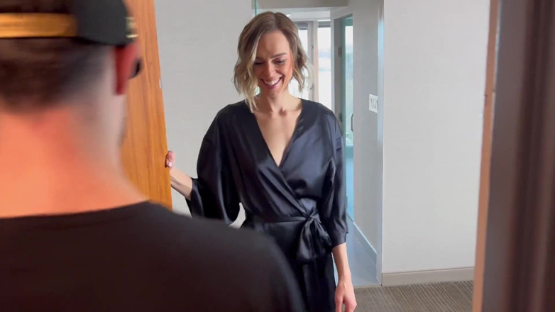 Serenity Cox: Fucking 2 Guys in Hotel Window / Husband Shares Wife with Friendlic /...