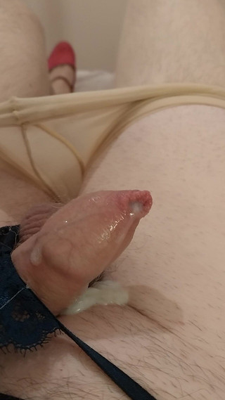 Cindy Belfast: Sissy Moans & Tiny Wet Clit Cums