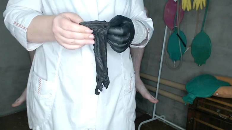 OurFetishLife: Gordita hermosa enfermera le da una bolsa de enema de 1.5...