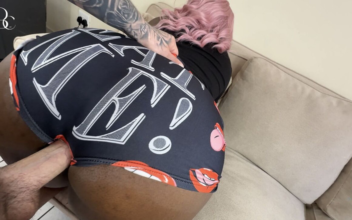 BootyClapper187: Ebenová holka prosí o šukání dírou v kalhotách