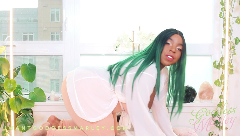 Goddess Marley: Steck deine finger in den hintern!