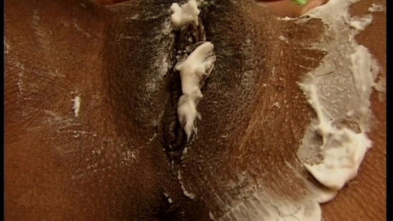 THAGSON 18+: Kurvige MILF wird gefingert und mit tropfendem creampie gefüllt