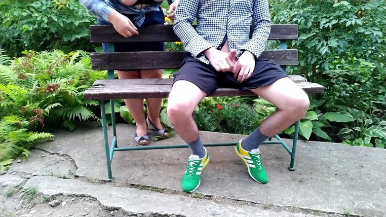 OurFetishLife: La madrastra está caída en un parque público