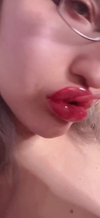 Gloss lipstik merah menawan