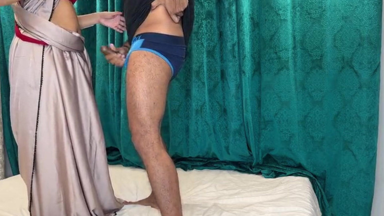 Nisha bhabhi ki chudai: Indická mladá nevlastní sestra šuká s nevlastním bratrem