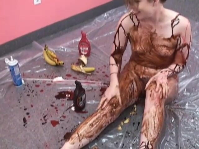 ChickPass Amateurs: Bagunçada coed Veronica fode uma banana