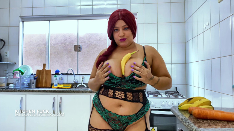 Busty BBW Latinas: Prinzessin Liana küche gefickt und pissen
