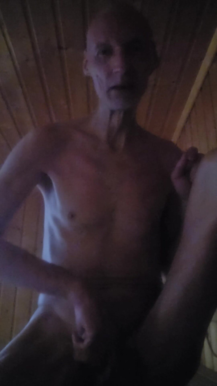 Beautiful tin: Beautiful Tin in the Sauna