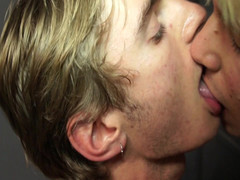 SEXUAL SIN GAY: Chlápek kouří scéna-1 orgie twinků, kteří sdílejí mezi nimi výstřiky