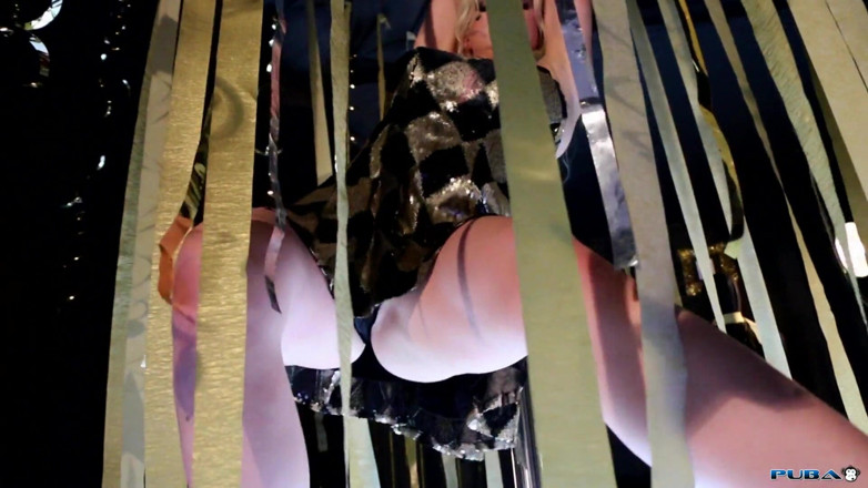 Leya Falcon: Harley Quinn Gold Club Tease