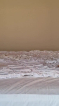 Sissy-schlampe Michelle in neuen dessous, bereitet sich vor einem date in einem hotel im türkischen Bodrum vor