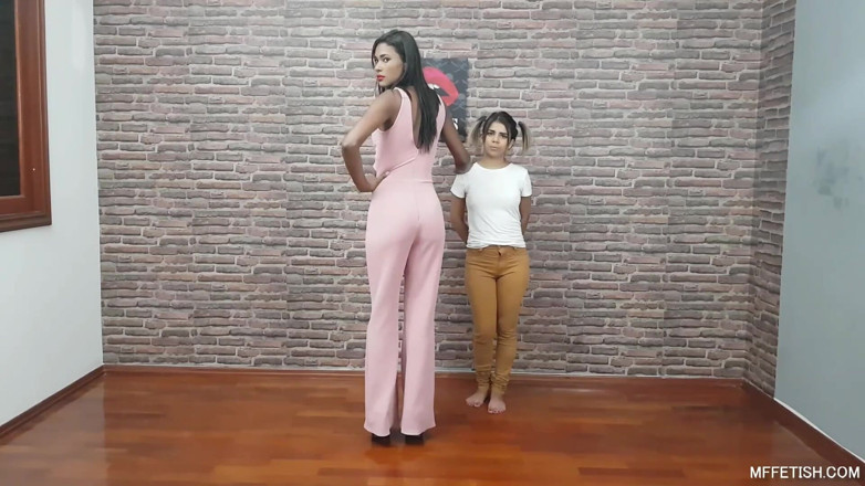 Sapphic Latinas: Săruturi indiene impasi