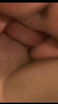 Zralá trojka, dvojitá penetrace milfky, šukání zadku... sperma v ústech