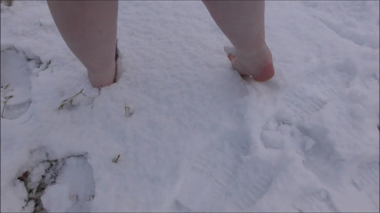 Mxtress Valleycat: Barefoot in the Snow