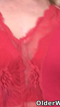 Busty Mature Victoria Spreads Her Legs Wide Open for a Black Dildo