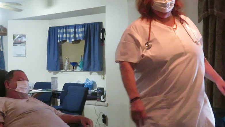 BBW nurse Vicki adventures with friends: Медсестра-товстушка Вікі приймає життєво важливі ознаки пари