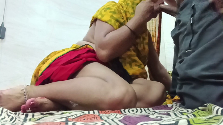 The_Secret_Couple: Bhabhi Padosan Ne Ishare Se Bulaya Fir Urut Fir Karwaya...