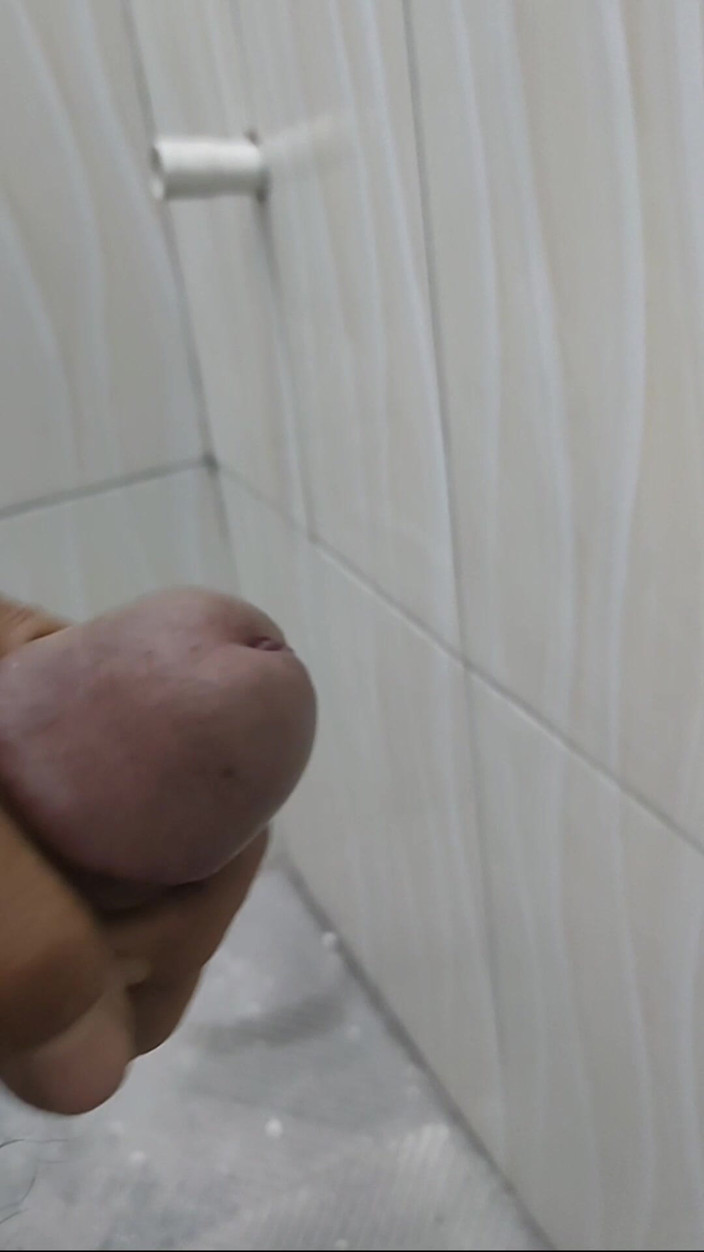 Lusiana: 자지를 면도한 남자