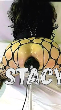 Sissy Stacy Ride Glass Dildo på Pantyhouse Leggins och suger här styvmamma röv av Fat Pump Svart Dildo
