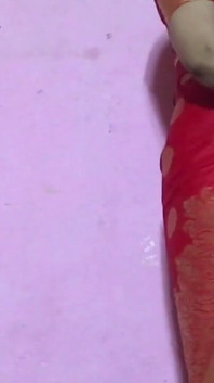 Bhabhi desi yang baru berkahwin menghisap zakar besar bos barunya
